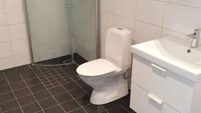 Mycket fint tvåa på centralt i Knislinge, nära restaurang och butiker.